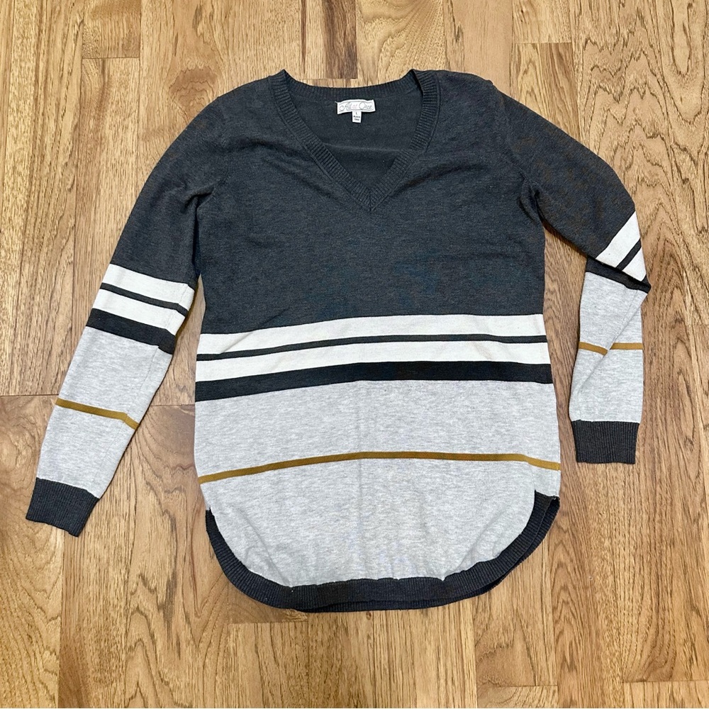 Striped V-Neck Sweater - Gray and White and Gold Size Large